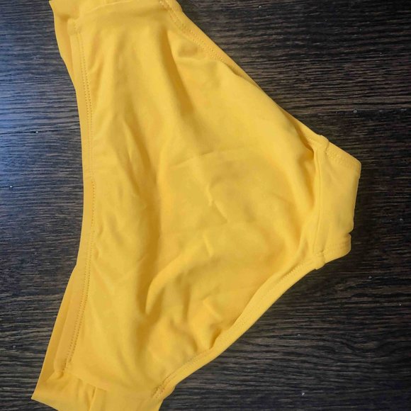 Robin Piccone Ava Twist Bottom (Size S in Marigold) - Picture 3 of 8